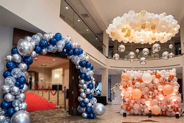 Balloon-Installations-To-Guarantee-a-WOW-Reaction