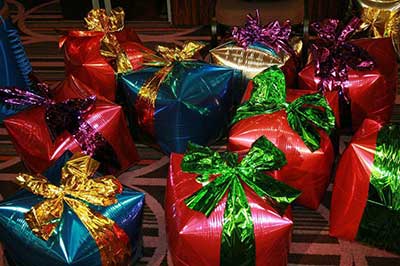 balloon Christmas presents