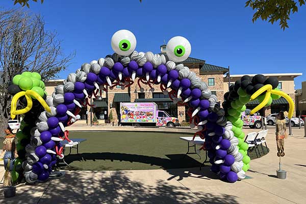 halloween-monster-balloon-arch